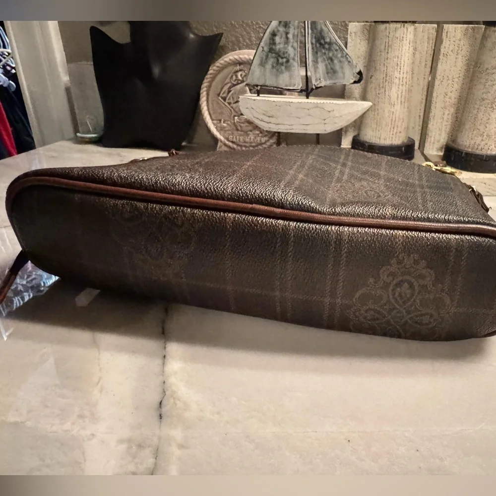 Liz Claiborne Elegant Brown Leather Bag 11x7in